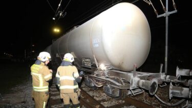 Slika od FOTO Drama u Karlovcu: Frcale iskre između cisterna na vlaku, pet vagona ispalo je iz tračnica