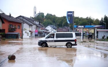 Slika od FOTO: Poplavljena središta više gradova u BiH, u Jablanicu se trenutačno ne može ući, niti izaći