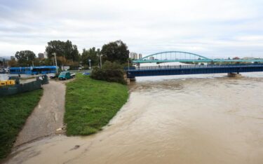 Slika od FOTO: Sava se u Zagrebu izlila iz korita