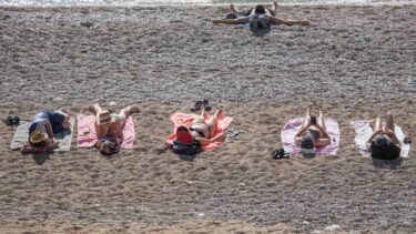 Slika od FOTO U Dubrovniku je i dalje ljeto: Turisti preplavili grad, uživaju na plažama i sunčaju se