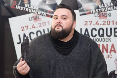 Slika od Jacques Houdek završio dvije srednje škole: Jedna je glazbena, druga nema veze s pjevanjem