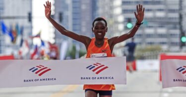 Slika od Kenijka Ruth Chepngetich u Chicagu istrčala najbrži maraton u povijesti