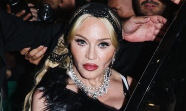 Slika od Madonna u suzama: Umro je njen mlađi brat, s njime se oprostila emotivnom porukom