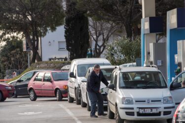 Slika od Mnogi već ‘pokopali’ benzince i dizelaše, ali Hrvati misle drugačije: ‘Ljepše se vozi’