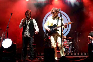 Slika od Nakon što su zagrebački dragovoljci tražili izgon pjevača, Bijelo dugme stiže u Arenu