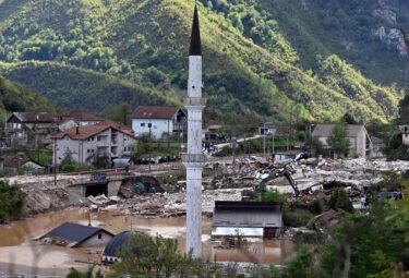 Slika od Otkriveno što je prethodilo katastrofi, spominje se sporni kamenolom, nakupljao se talog: Bujica je probila planinu…