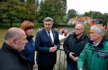 Slika od Plenković obišao poplavljeno područje Ogulina, sve službe maksimalno angažirane