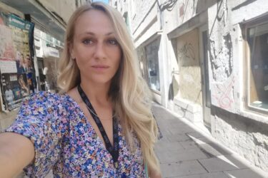 Slika od Popularna Feminnemka iznenadila pratitelje: ‘Neću prihvatiti da je sramota’