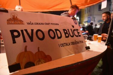 Slika od Pravi show u Ivanić-Gradu: Od buče se pravi sve. Kolači i kozmetika, ali i piva