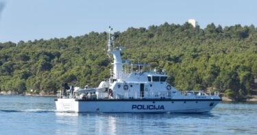 Slika od Riječka pomorska policija pronašla jedriličarku na otočiću kod Lošinja