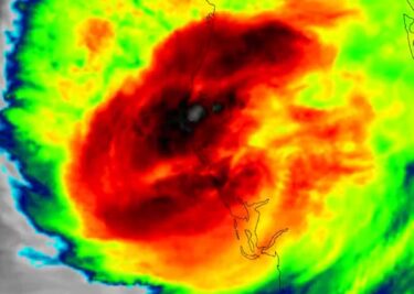 Slika od Satelit snimio zastrašujući trenutak kada je uragan stoljeća pogodio kopno