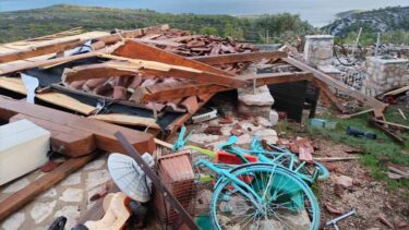 Slika od Snažan vrtlog na Hvaru uništio pola obiteljskog imanja, stari drveni brod još nisu pronašli