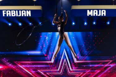 Slika od Supertalent: Zlatna Ukrajinka visjela na kosi, Maja se pridružila golišavim plesačima