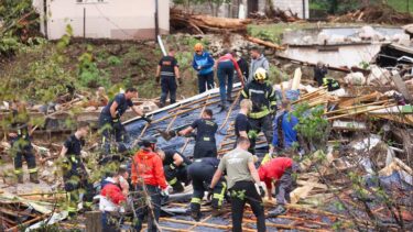 Slika od Sve izgubili u poplavama: Traje potraga za nestalima u Jablanici