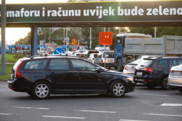 Slika od Totalni kaos u Zagrebu, pogledajte kako izgleda promet u srcu metropole: ‘Ovo je ludo’