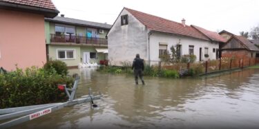 Slika od U Karlovcu 25 kuća prepuno vode, mještani negoduju: ‘Svake godine isto…’