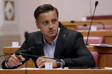 Slika od Zastupnik Mosta: Pljuvanje dječaka prema Rakitiću pokazuje da je to postalo društveno prihvaćeno, a prednjače političari