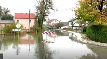 Slika od Zbog visokog vodostaja Kupe izvanredne mjere kod Siska i Petrinje