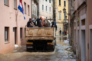 Slika od Zrmanja je opasno nabujala, izvanredna situacija i u Lici!